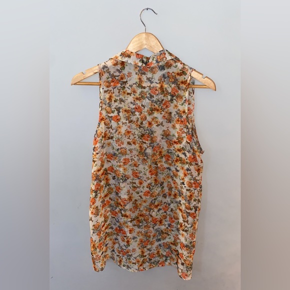 💙 Ambiance Apparel Sleeveless Floral Button Down Top - Picture 2 of 3